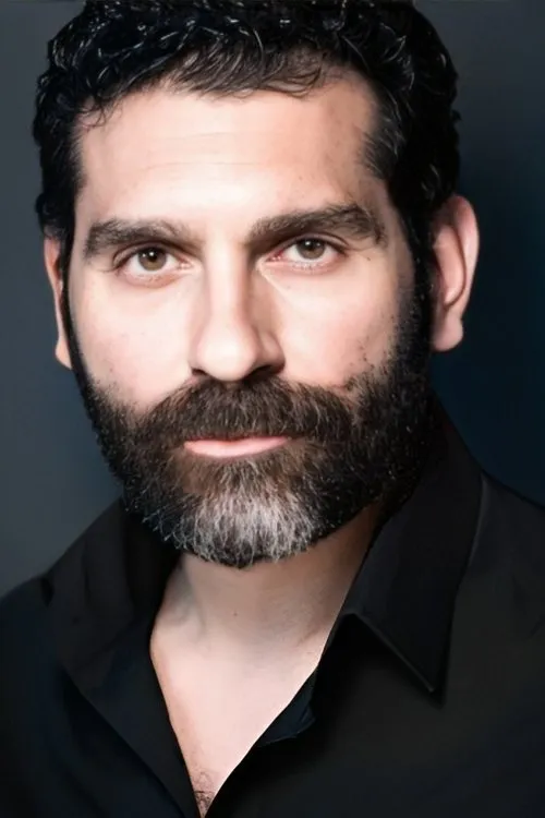 Ötüken Hürmüzlü en su biografía y filmografía