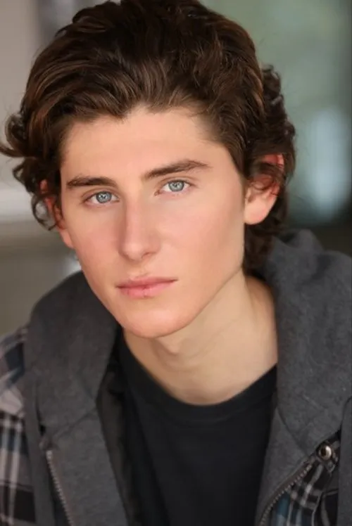 Ovi Jasso interpretando a Constantine