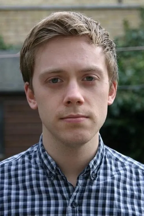 Owen Jones interpretando a 