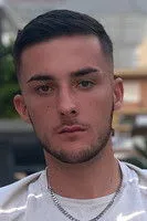 Tom Farrell ha trabajado con Owen Kirk en 1 ocasiones