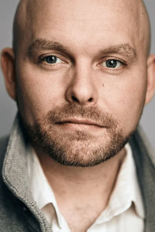 Tom Clear ha trabajado con Owen Llewelyn en 1 ocasiones