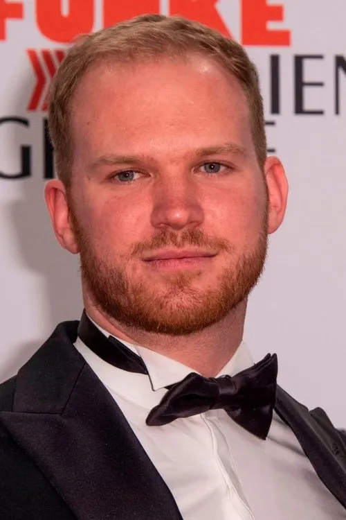 Beth Chalmers ha trabajado con Owen Petty en 1 ocasiones