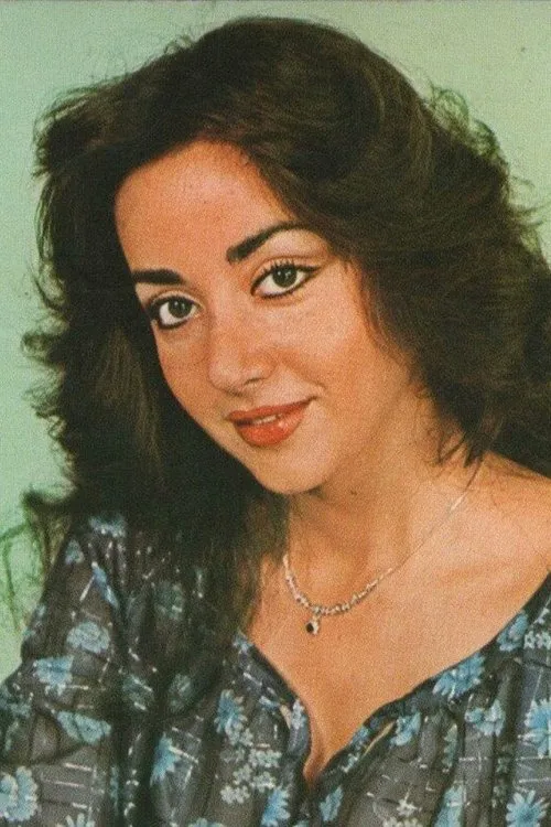 Oya Aydoğan interpretando a 