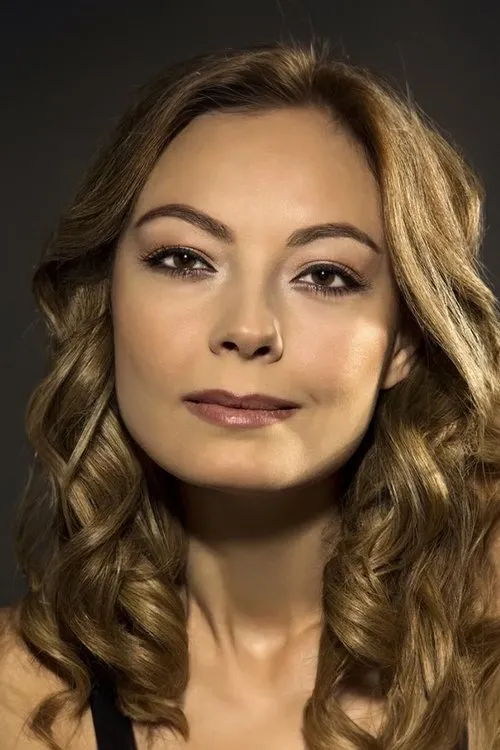 Özge Özder — personaje: Emel Soylu Bingöl