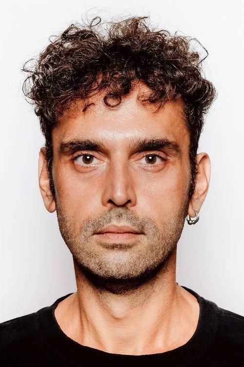 Özgün Çoban interpretando a Samuel