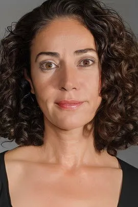 Özlem Çakman en su biografía y filmografía