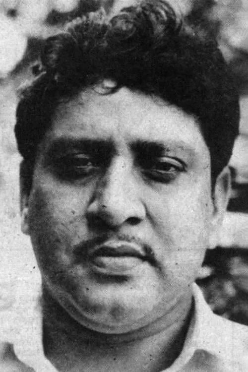 P C George interpretando a Koshy