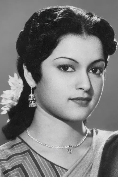 P. K. Saraswathi interpretando a Parvathi, Malathi's Mother/Kanakasabi's Sister