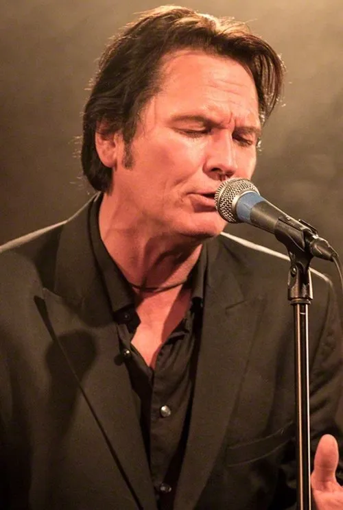 Lee Harris ha trabajado con Paal Flaata en 1 ocasiones