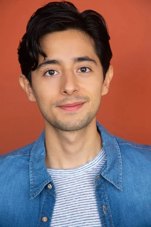 Pablo Castelblanco interpretando a Kyle Culper