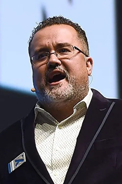 Pablo Hidalgo interpretando a Self