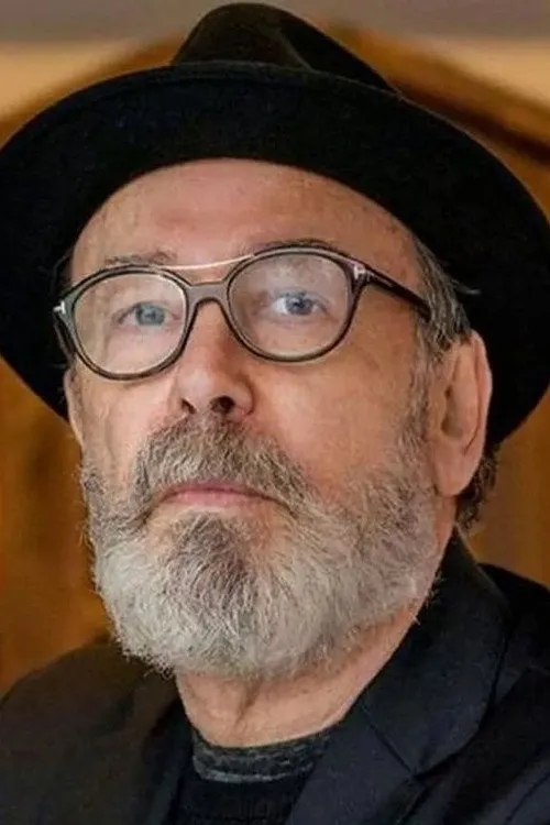 Paco Martín interpretando a 