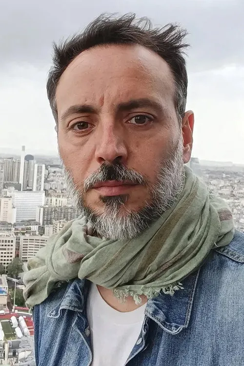 Paco Pasquette interpretando a Aditional voices (voice)