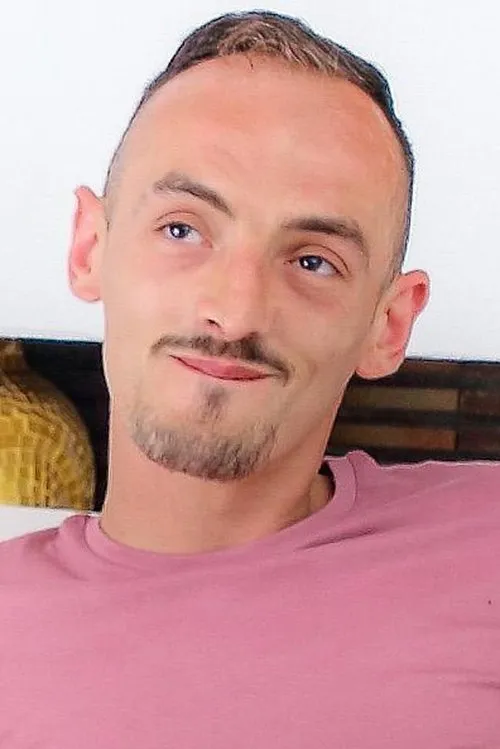 Paco Ricci interpretando a 