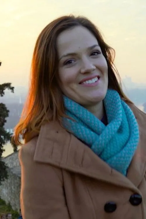 Alexandra Adornetto ha trabajado con Paige Murtaugh en 1 ocasiones