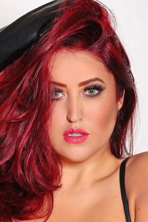 Paige Nicole Mayo interpretando a So Cal Val