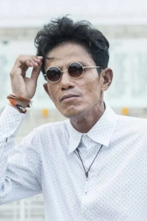 Pete Thongchua ha trabajado con Paitoon Pumrat en 1 ocasiones