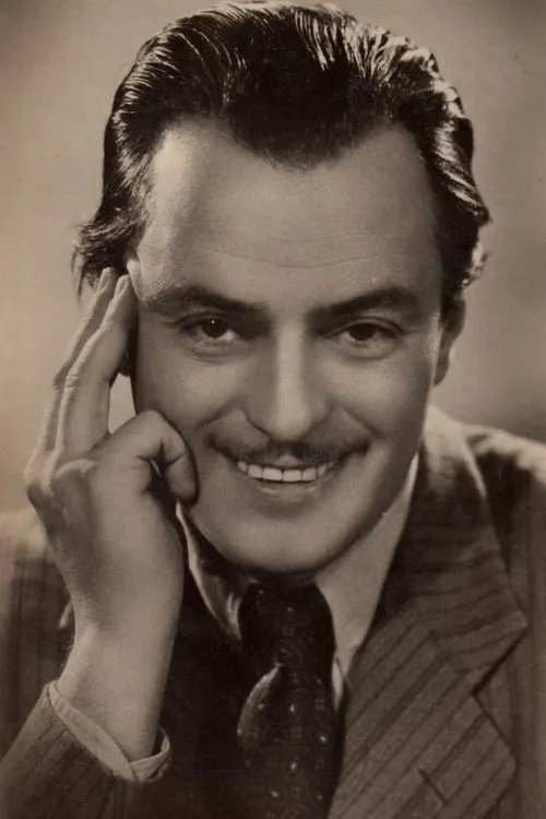 Pál Jávor interpretando a Victor Norton