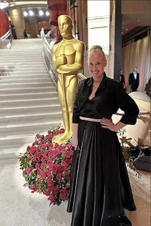 Pam Renall interpretando a Mrs. O'Leary