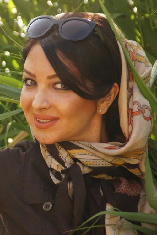 Mojdeh Daie ha trabajado con Paniz Alizadeh en 1 ocasiones