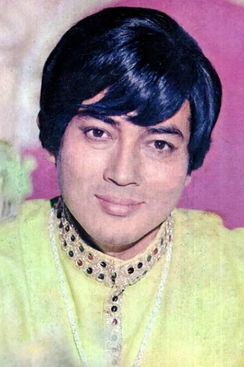 Panlop Pornphitsanu interpretando a Yot Danai