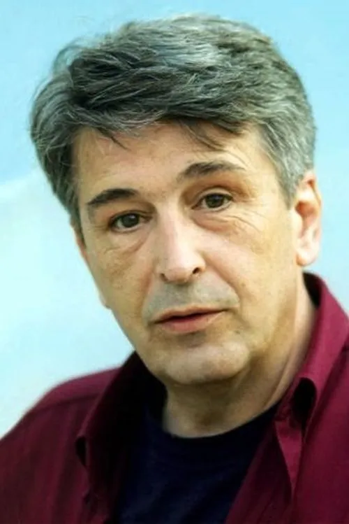 Πάνος Χατζηκουτσέλης interpretando a