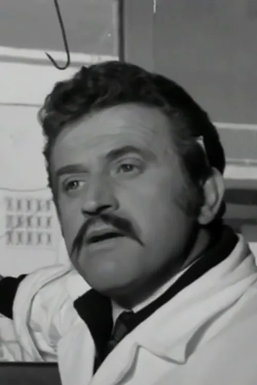 Panos Nikolakopoulos interpretando a Dimosthenis