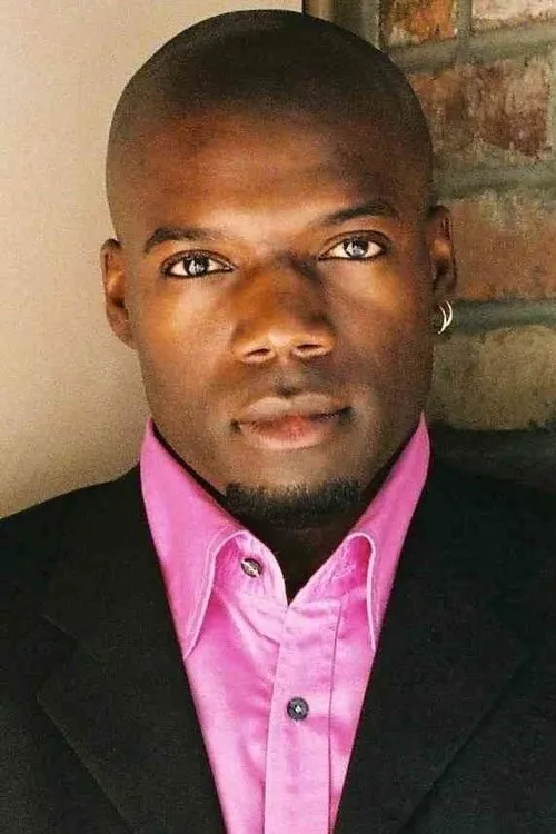 Panou interpretando a Agent Riggs