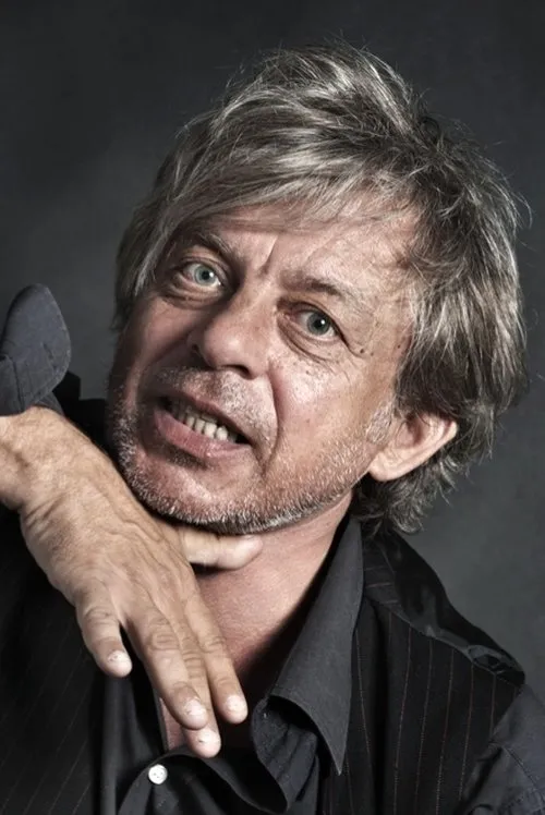 Paolo Rossi interpretando a Libero