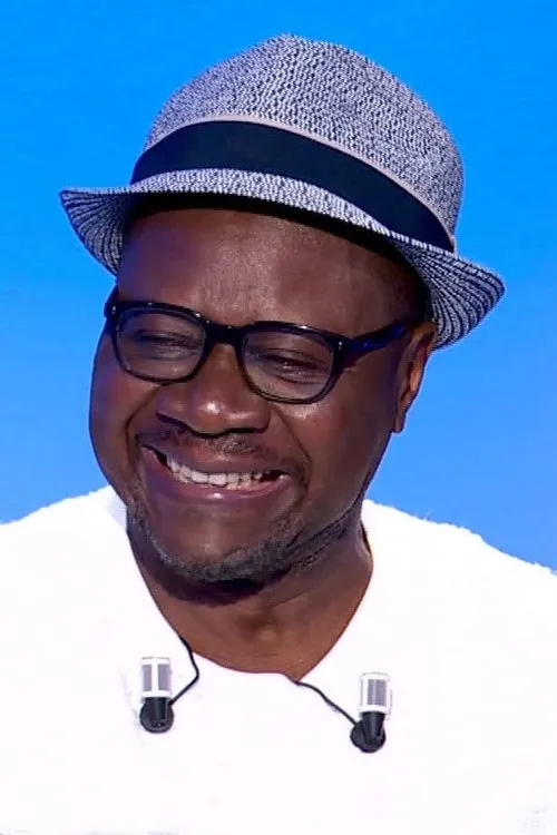 Papa Wemba interpretando a Self - Guest Artist