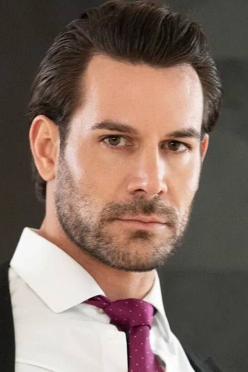 Papi Kocic interpretando a Papi