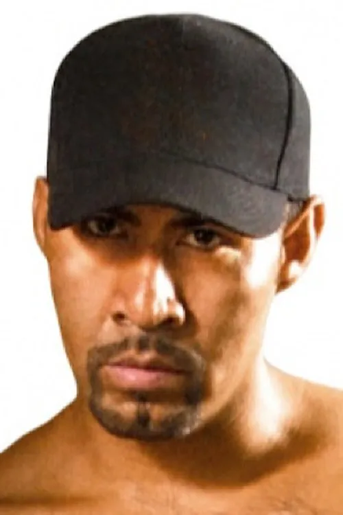 Papi Moreno interpretando a Guard