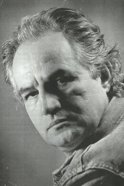 Papil Panduru interpretando a 