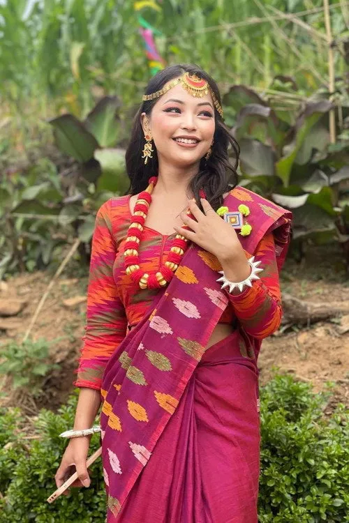 Parikshya Limbu interpretando a Kanchi Baini