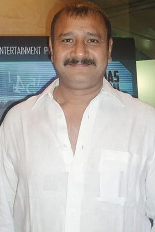 Navnindra Behl ha trabajado con Paritosh Sand en 1 ocasiones