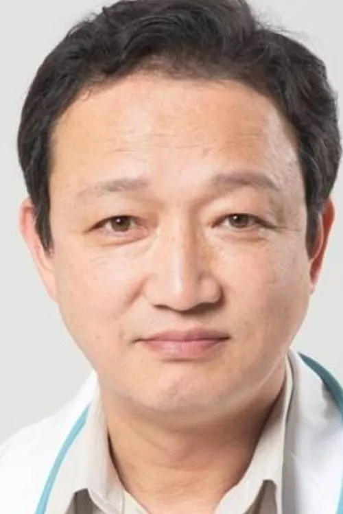 Park Yong en su biografía y filmografía