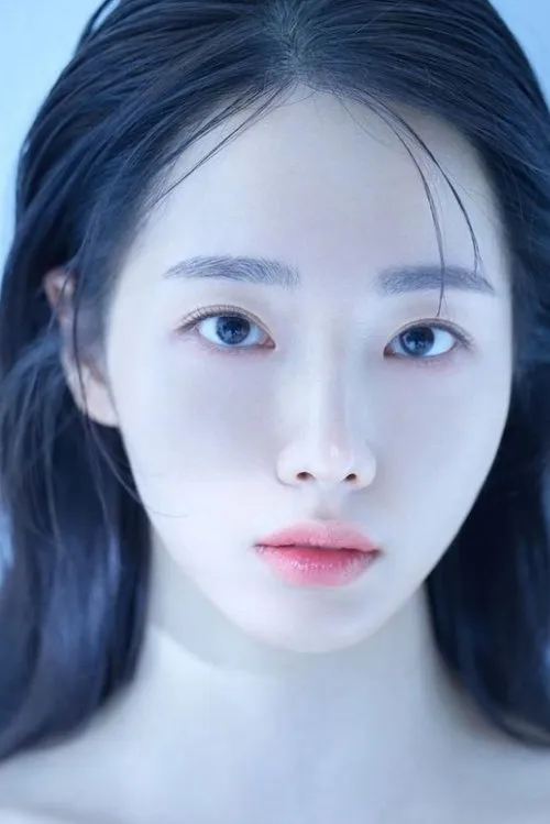 Park Yoon en su biografía y filmografía