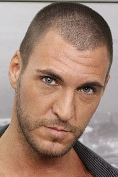 Parker Wright interpretando a 