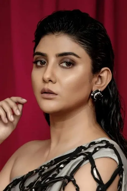 Parno Mittra interpretando a Suzie Q