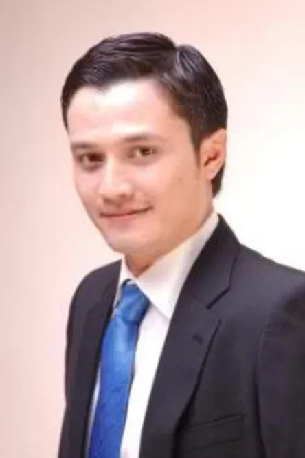 Pascal Azhar interpretando a Kevin's Father