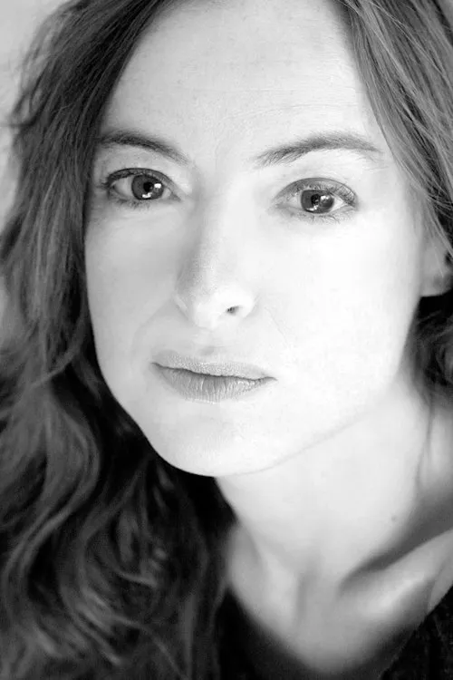 Pascale Bussières interpretando a Camille Baker