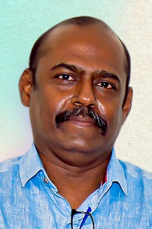 Pasupathy interpretando a Rangan Vaathiyar