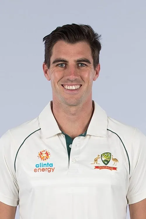 Pat Cummins — personaje: Self