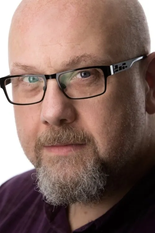 Pat Kelman interpretando a Spoons