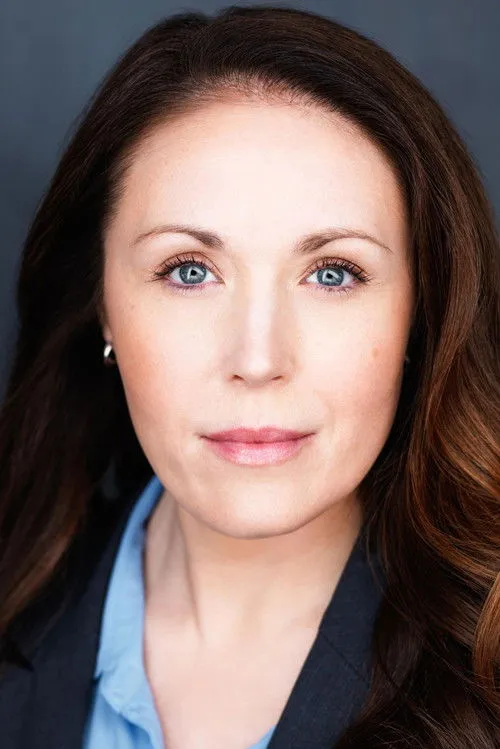 Patience McStravick interpretando a Major Ellen Sampson