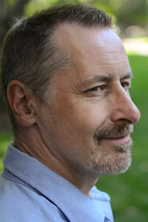 Patriarch Smith interpretando a Patriarch Smith