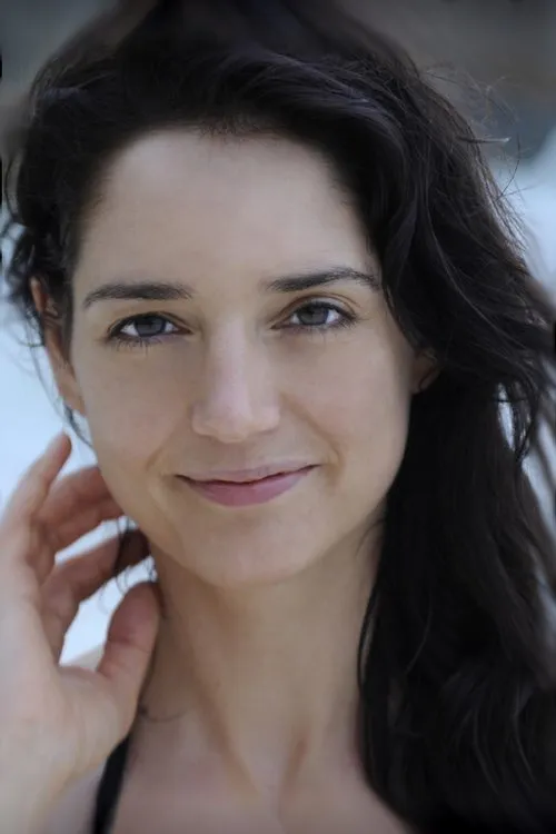 Patricia Koch interpretando a Petra Karoll