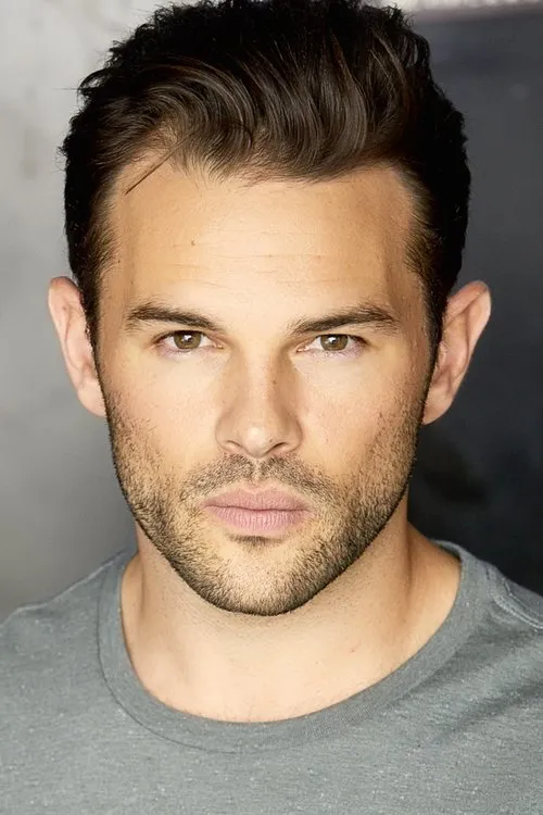 Patrick Duke Conboy interpretando a Zach