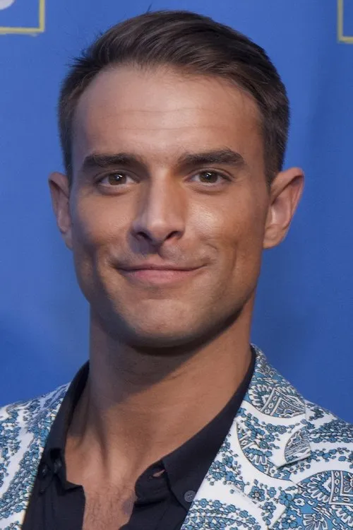 Patrick McDonald — personaje: Matthew