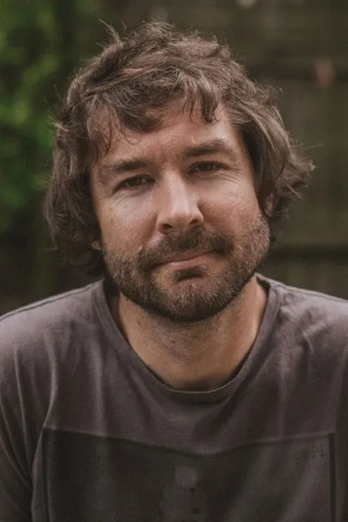 Patrick McGaw interpretando a Doug Gordon